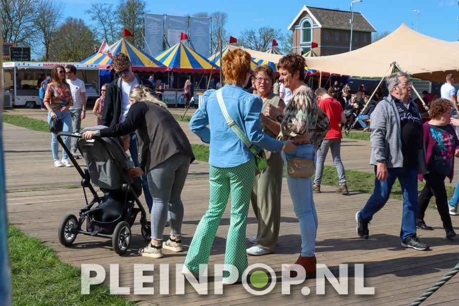 Publiek    Bezoekers (24)